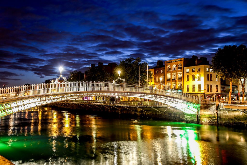 Ha-penny-Bridge-Dublin-City.jpg