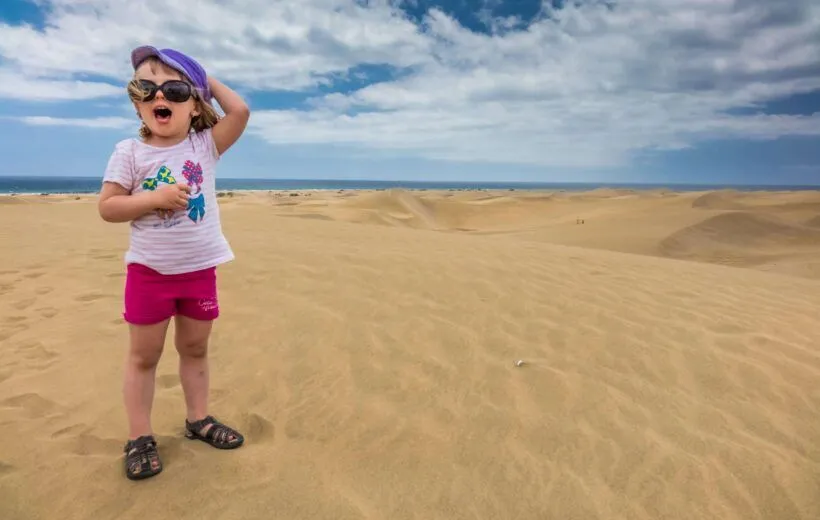 girl-on-the-sand-dunes-P5CSHKF-scaled-1-820×520-1.webp