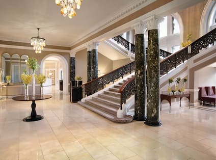 lobby-staircase-952552.jpg